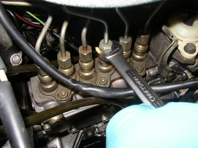 Replacing diesel injectors mercedes #3